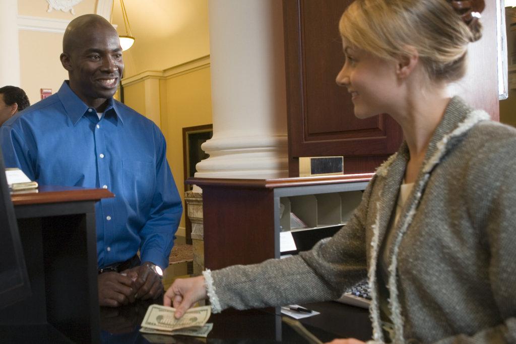 top-bank-teller-interview-questions-and-how-to-answer-tips