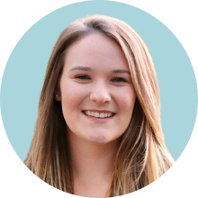 Elizabeth Muenzen CPRW Headshot Blue