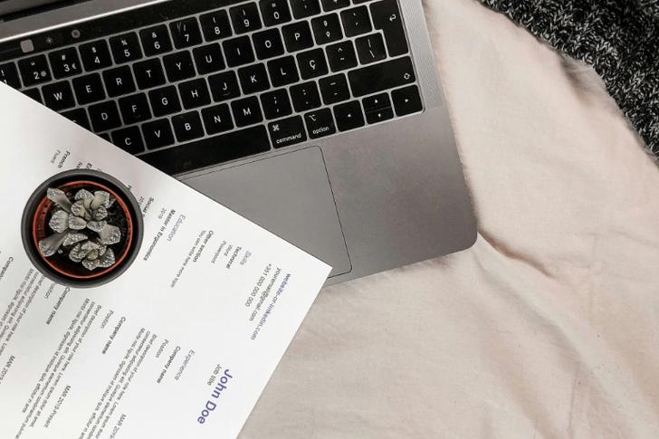 Laptop and resume how to use MyPerfectResume for free