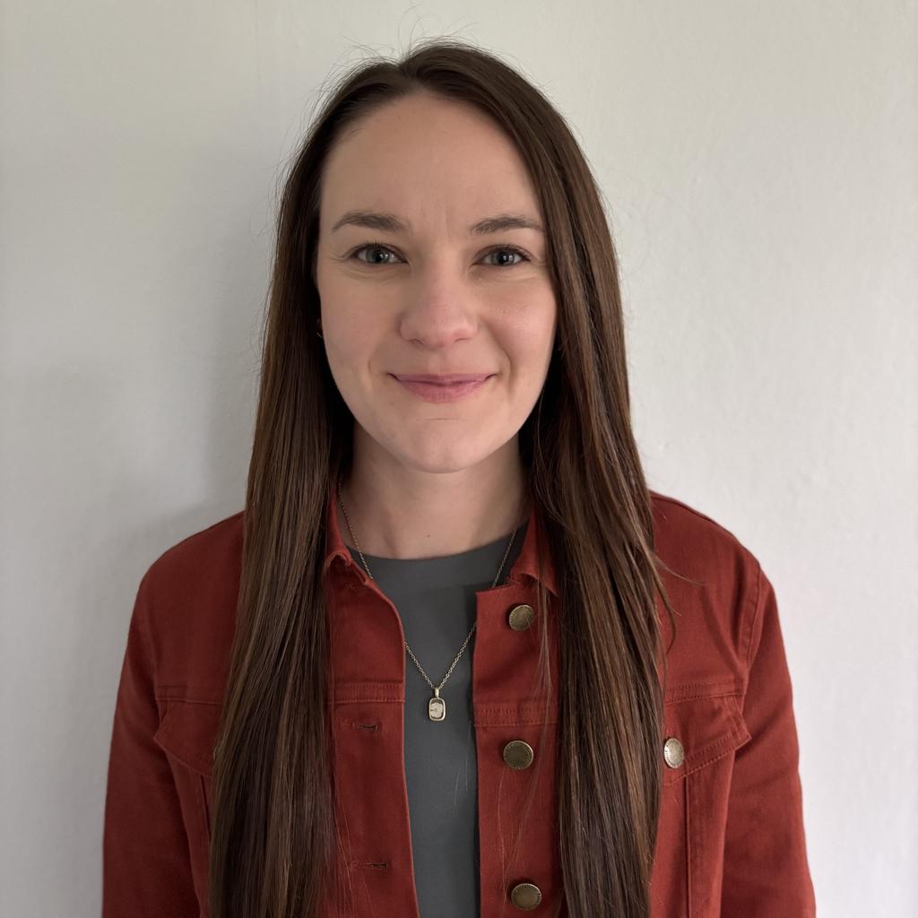 Elizabeth Muenzen, CPRW 